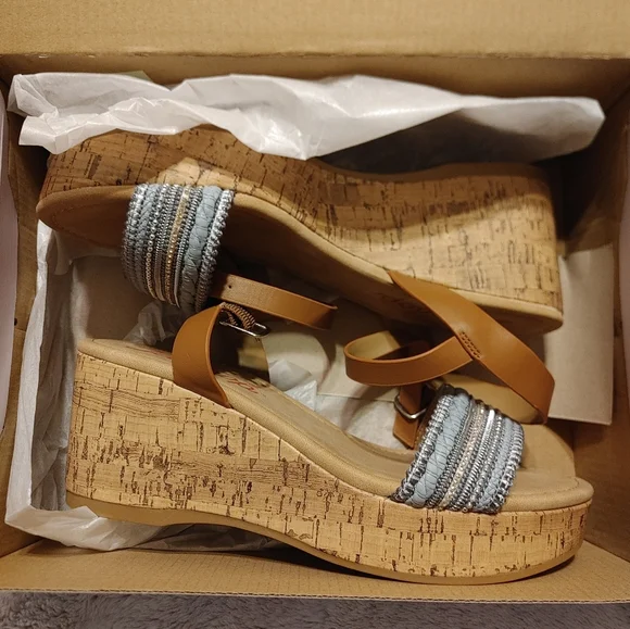 Jellypop Tan and Silver Sandals with Metallic Straps - Picture 3 of 5